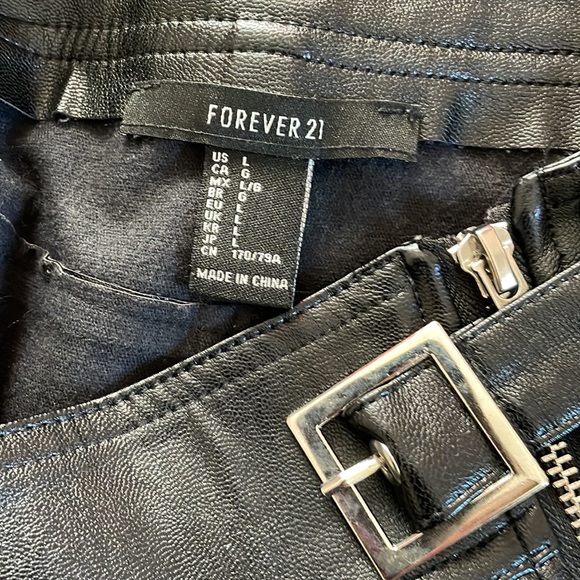Forever 21 Mini faux leather Black Skirt S - Picture 3 of 6